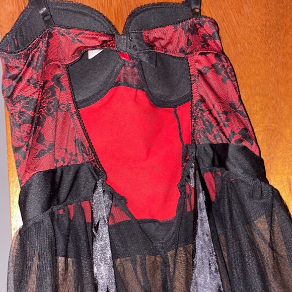 Lingerie - Picture 3 of 4